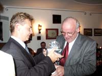2002 11 082